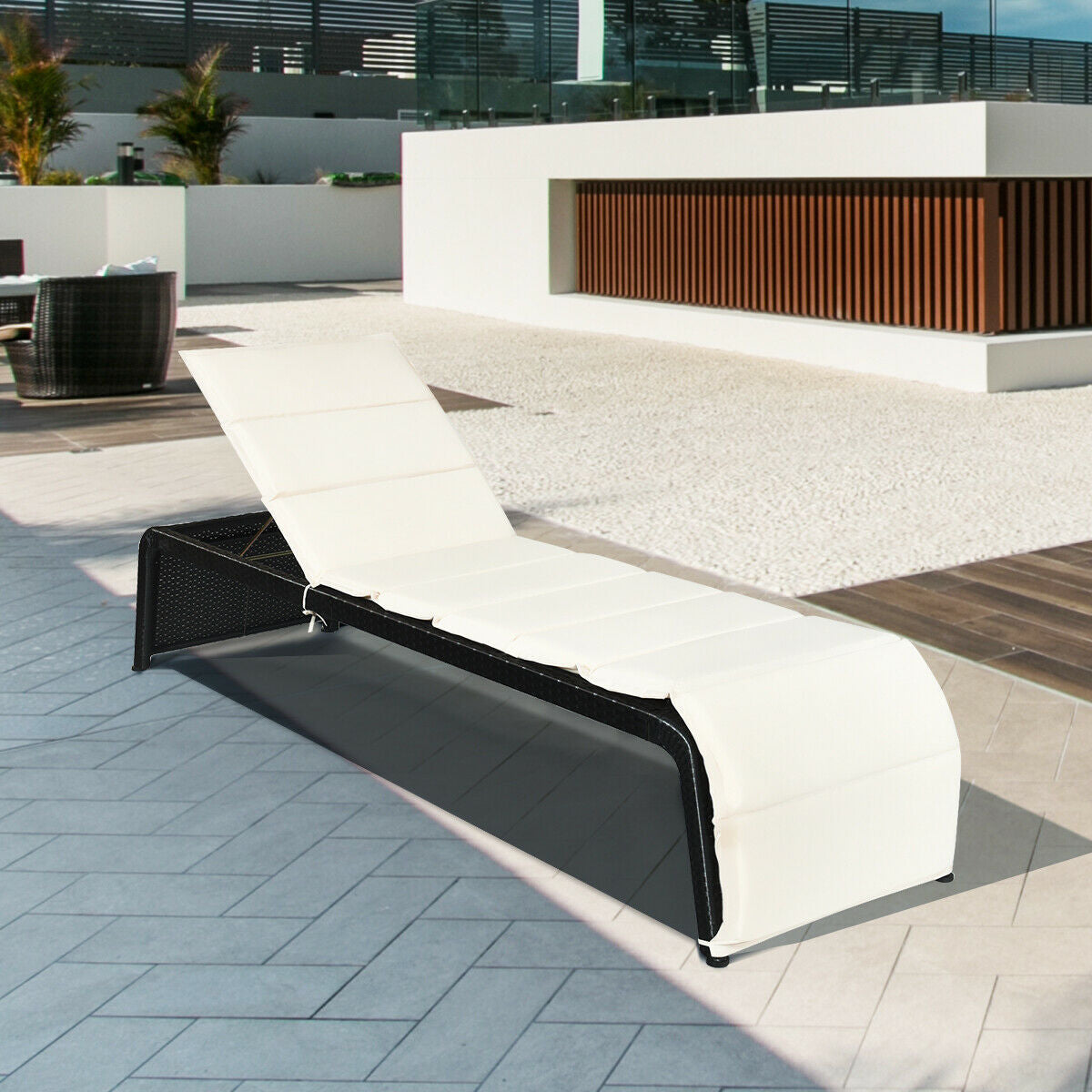 Tumbona reclinable de ratán para patio, con respaldo ajustable y cojín - Blanco