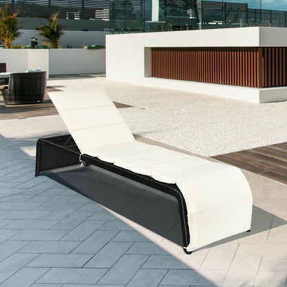 Tumbona reclinable de ratán para patio, con respaldo ajustable y cojín - Blanco