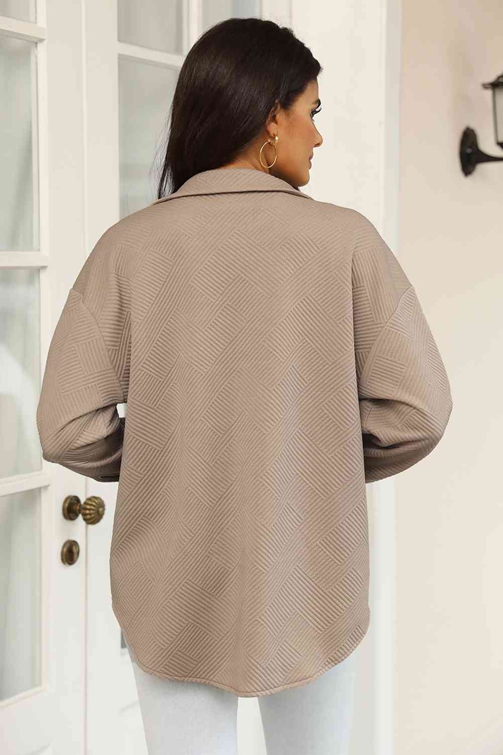 Stevvex Cloudy Blue snap-front collared jacket with pockets, beige quilted coat back view on Tampa Home & Garden Store