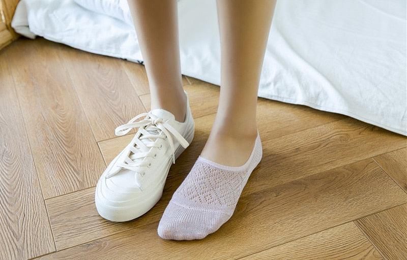 Stevvex footie socks with silicone non-slip mesh ankle, white and lavender no-show style on Tampa Home & Garden Store