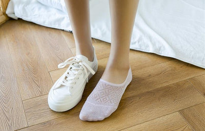 Stevvex footie socks with silicone non-slip mesh ankle, white and lavender no-show style on Tampa Home & Garden Store