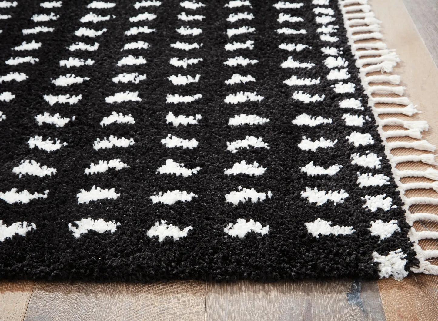 Minston Shag Rug with Dot Design Black and White