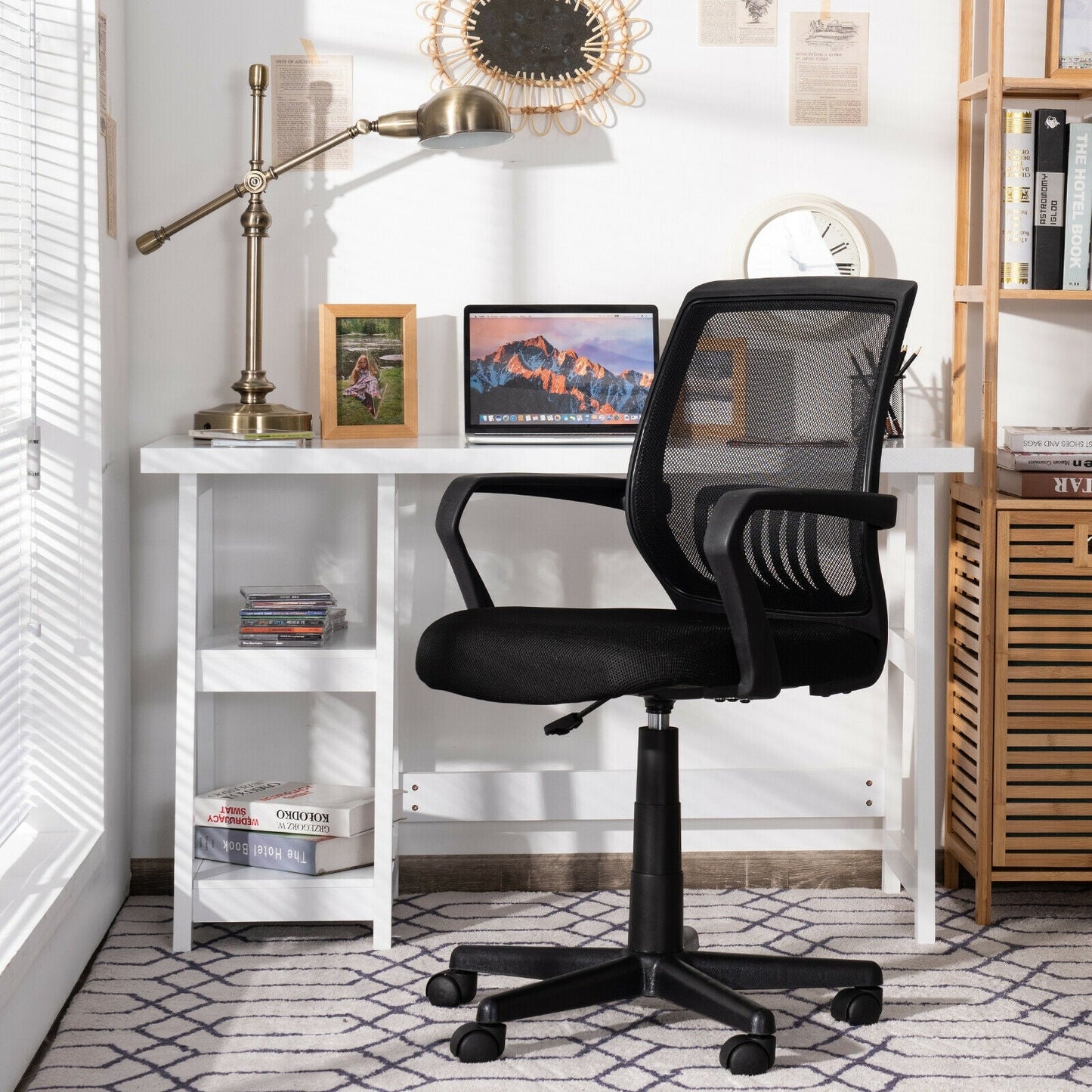 Sillón ejecutivo de malla de respaldo medio con soporte lumbar y altura ajustable