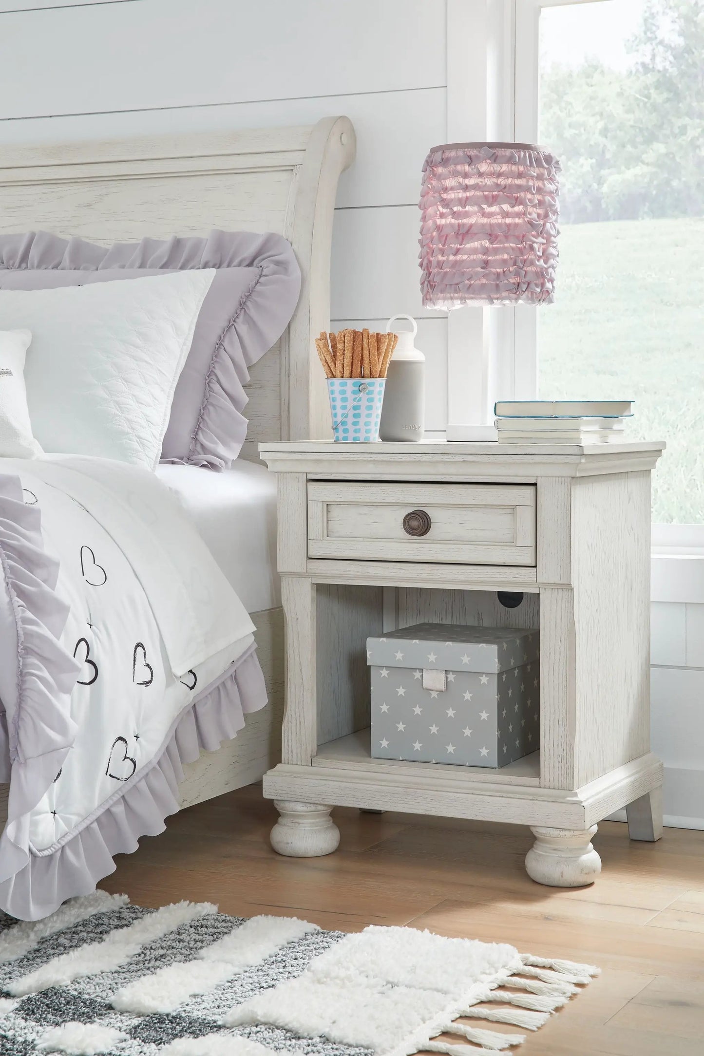 Robbinsdale One Drawer Night Stand Antique White