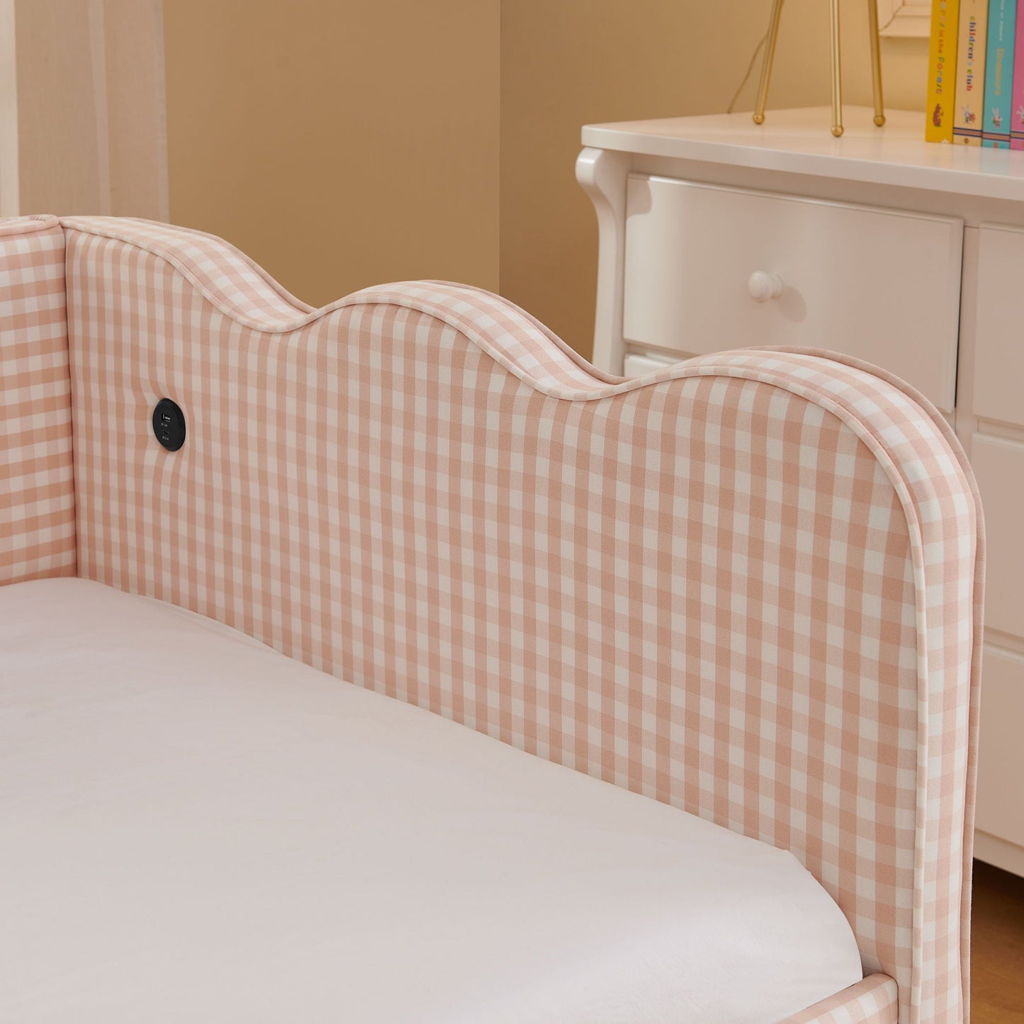 Gingham Wave Daybed And Usb Charging Port