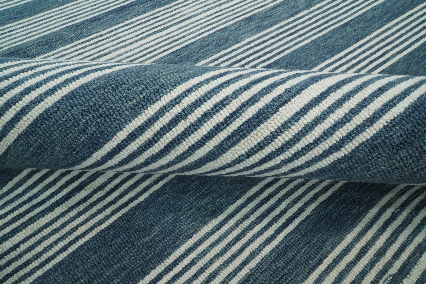 Alfombra moderna de lana a rayas blancas y azules, hecha a mano, de 5x8 y 8x10 | NAU002