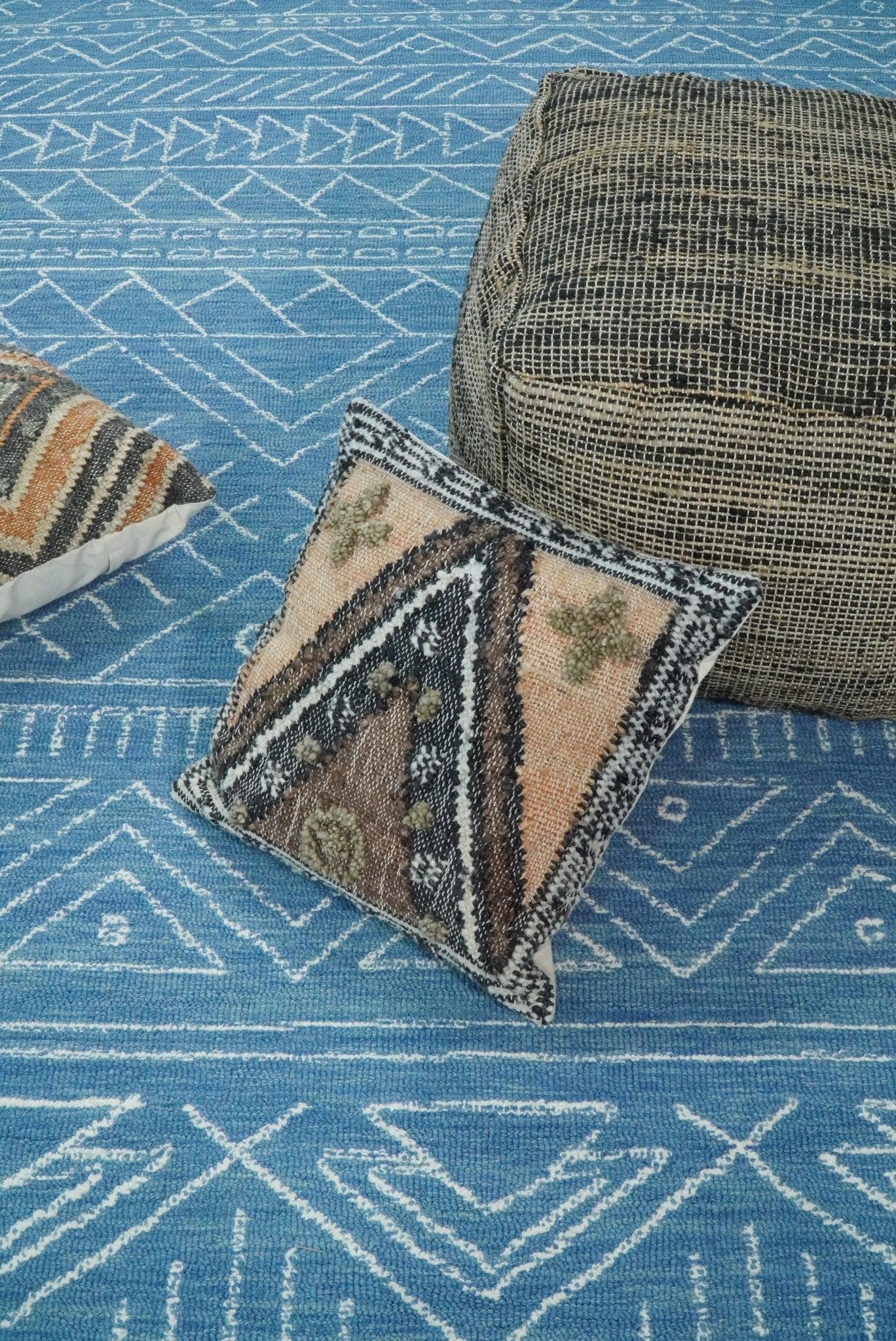 Alfombra tribal de lana azul lisa, hecha a mano, de 5x8 y 8x10 | AZT002