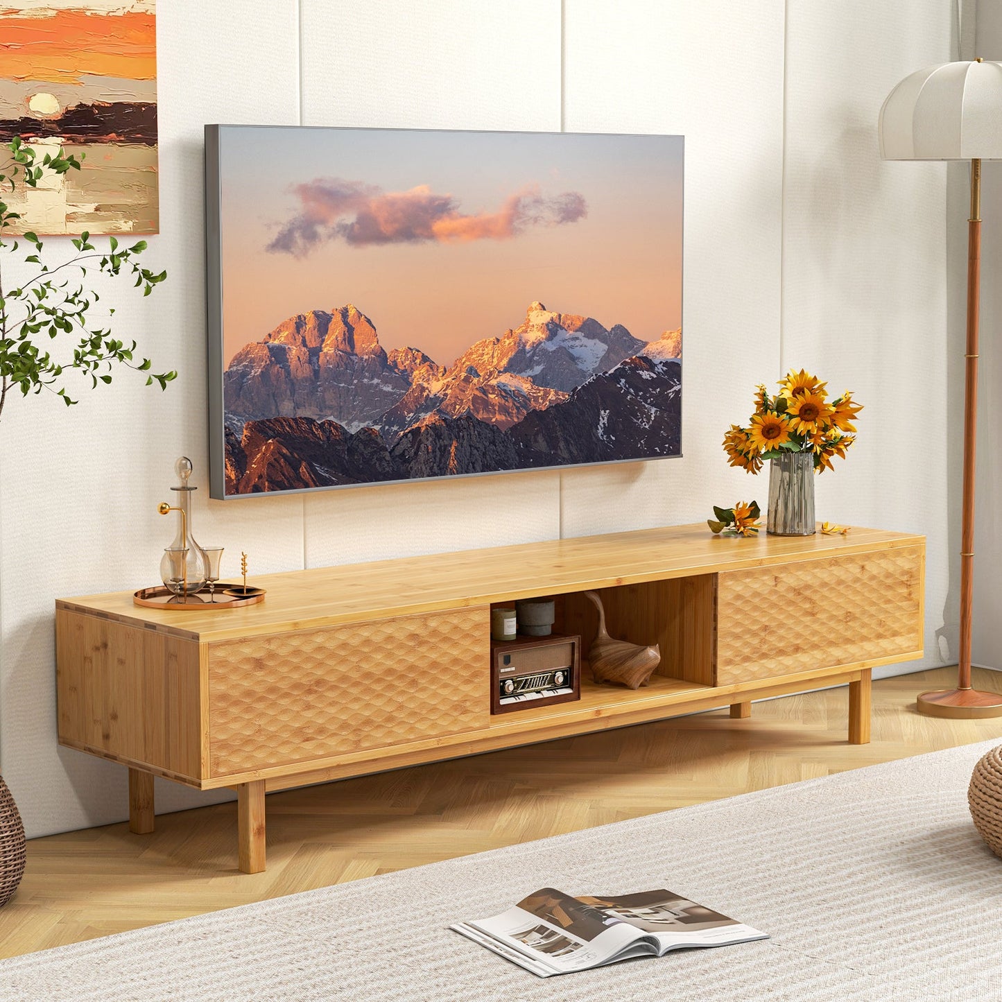 Mueble de TV de bambú moderno de mediados de siglo de 63 pulgadas con puertas corredizas - Natural