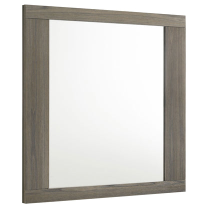4 Piece Queen Bedroom Set with Storage and Mirror