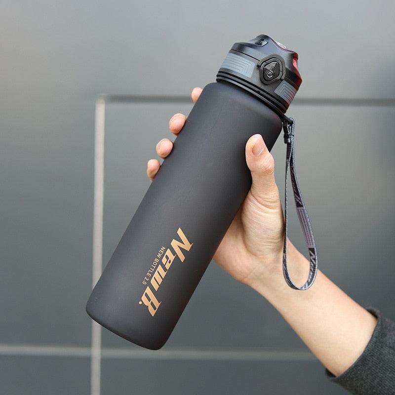 Stevvex black matte vacuum-insulated stainless steel water bottle with lid on Tampa Home & Garden Store
