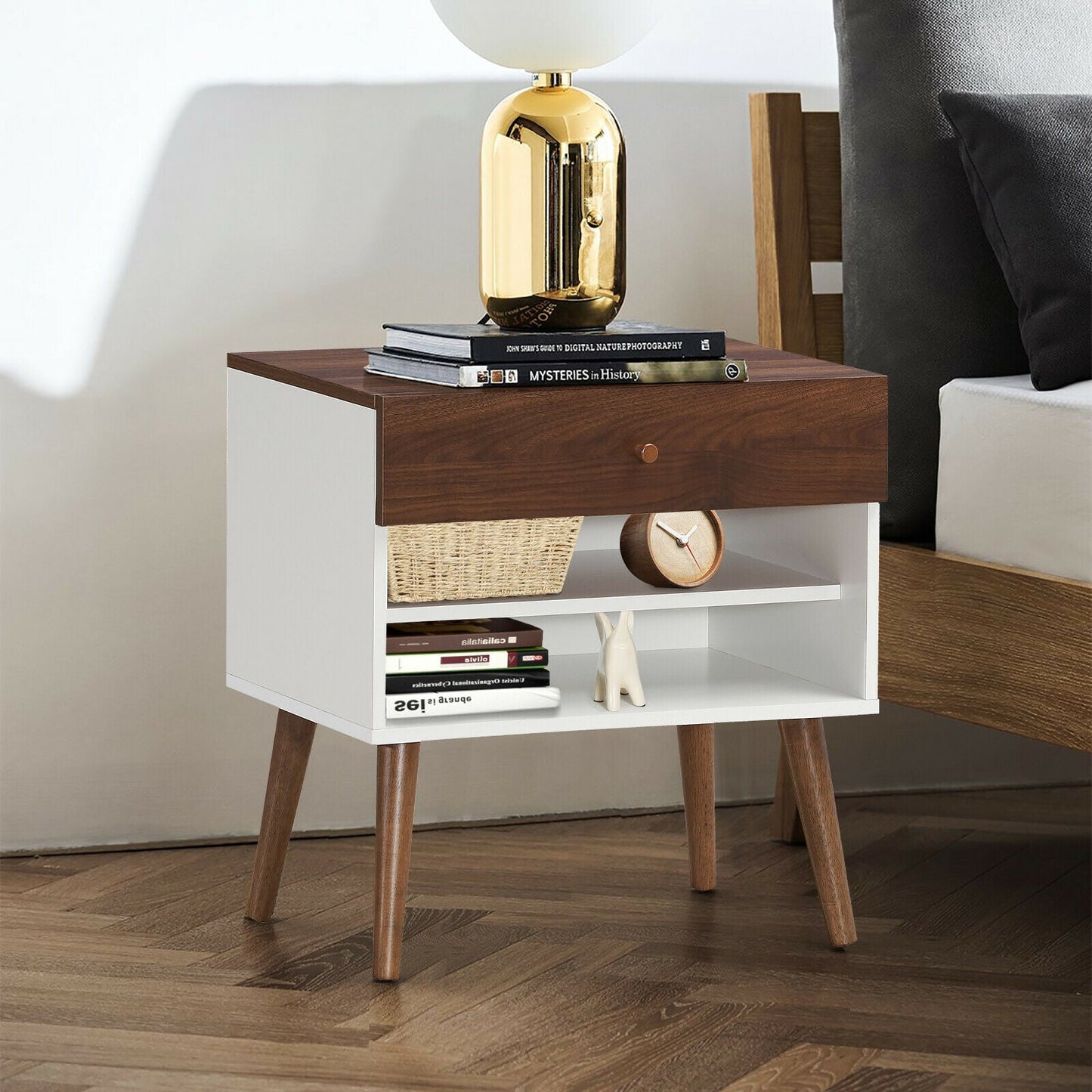 Mesa de noche de mediados de siglo con cajón y patas de madera de caucho
