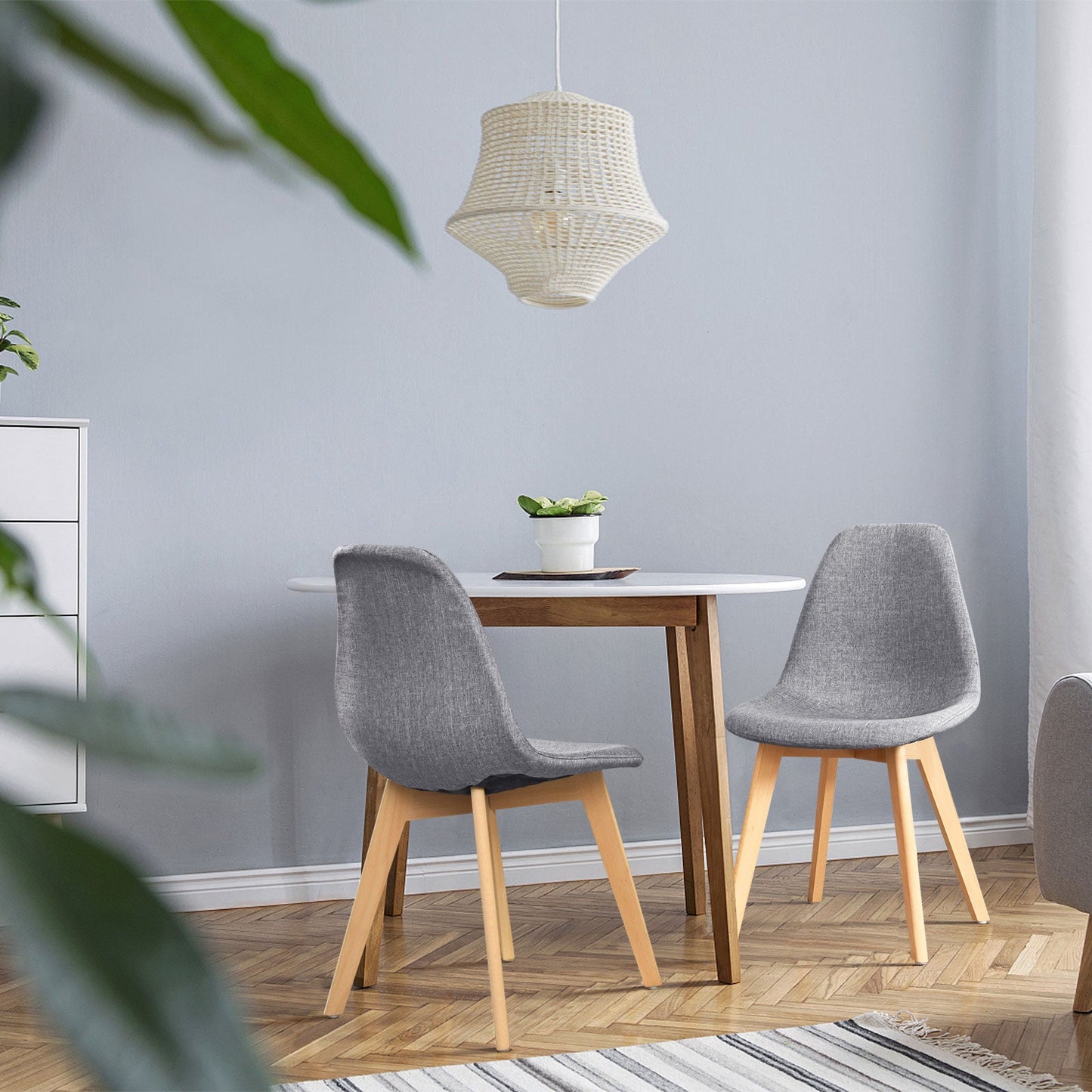 Juego de 4 sillas de comedor modernas con patas de madera y asiento acolchado de tela