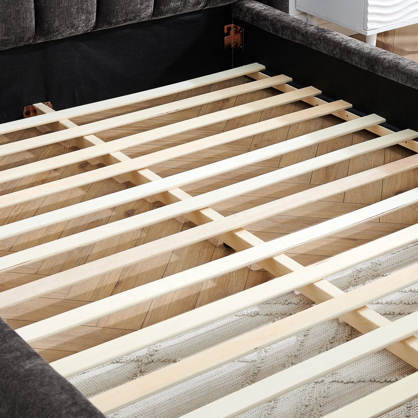 Modern Upholstered Bed Frame With Thick Fabric