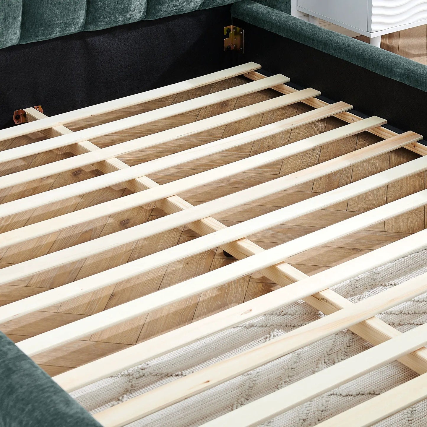Modern Upholstered Bed Frame With Thick Fabric