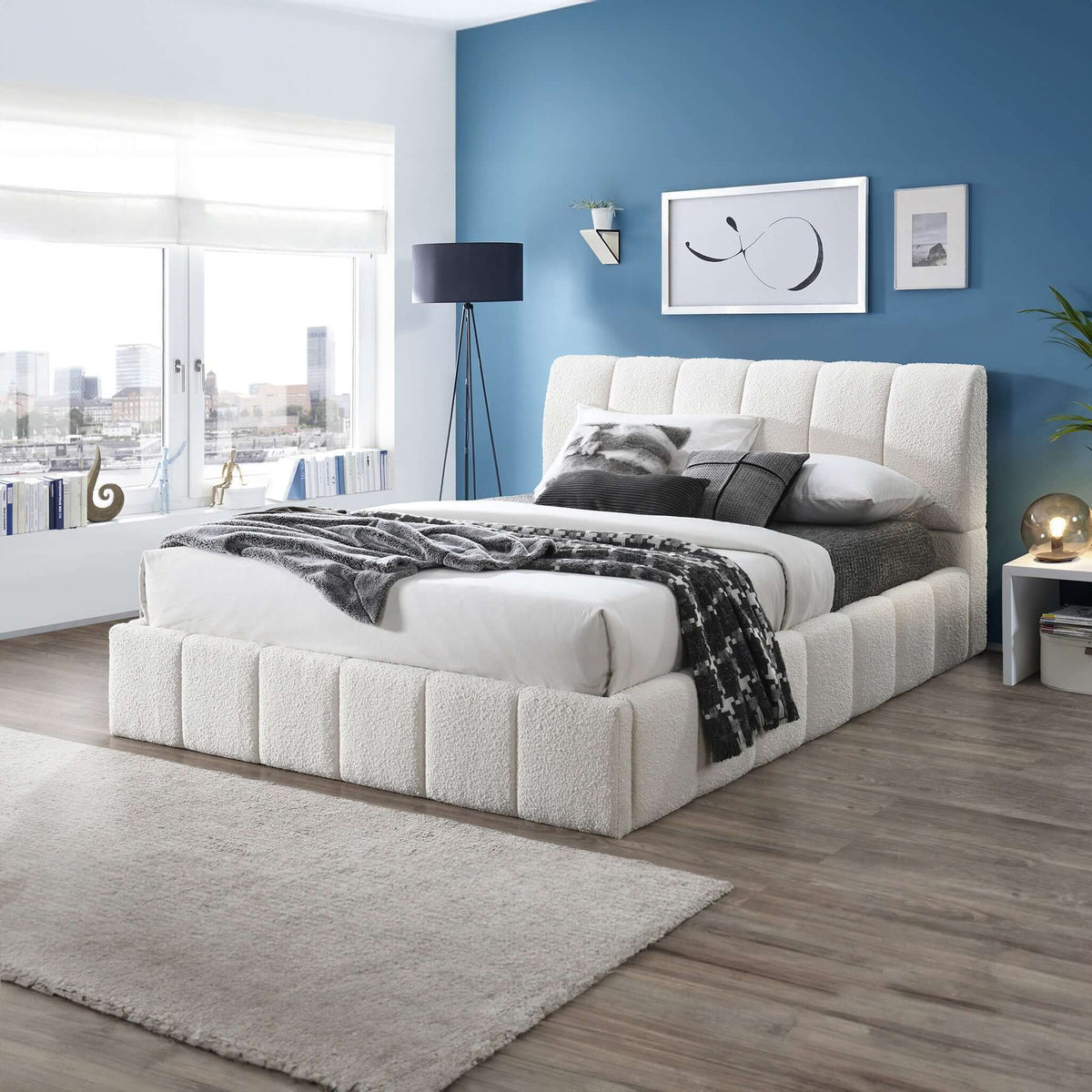 Elegant Design Platform Bed With Storage