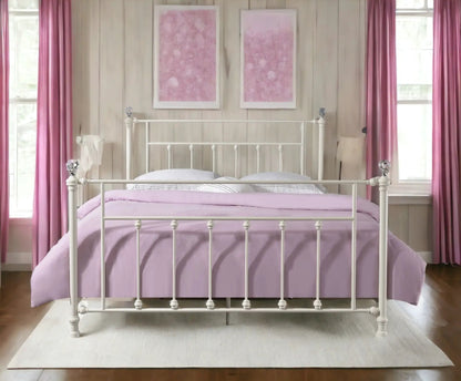 Comet Bed With Elegant Spindle Design and Frame