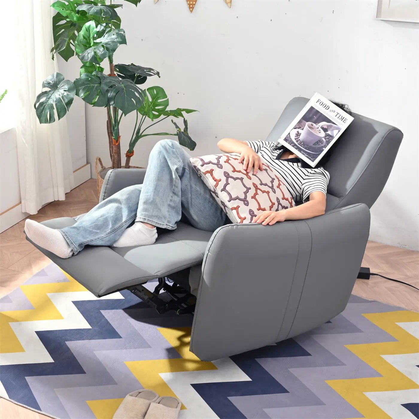 Wall Hugger Power Recliner Chair with USB Port