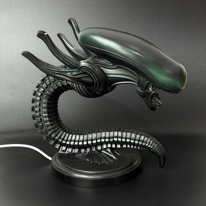 USB Alien Head Lamp – Sci-Fi Resin Desk Light for Bedroom, Office & Halloween Decor