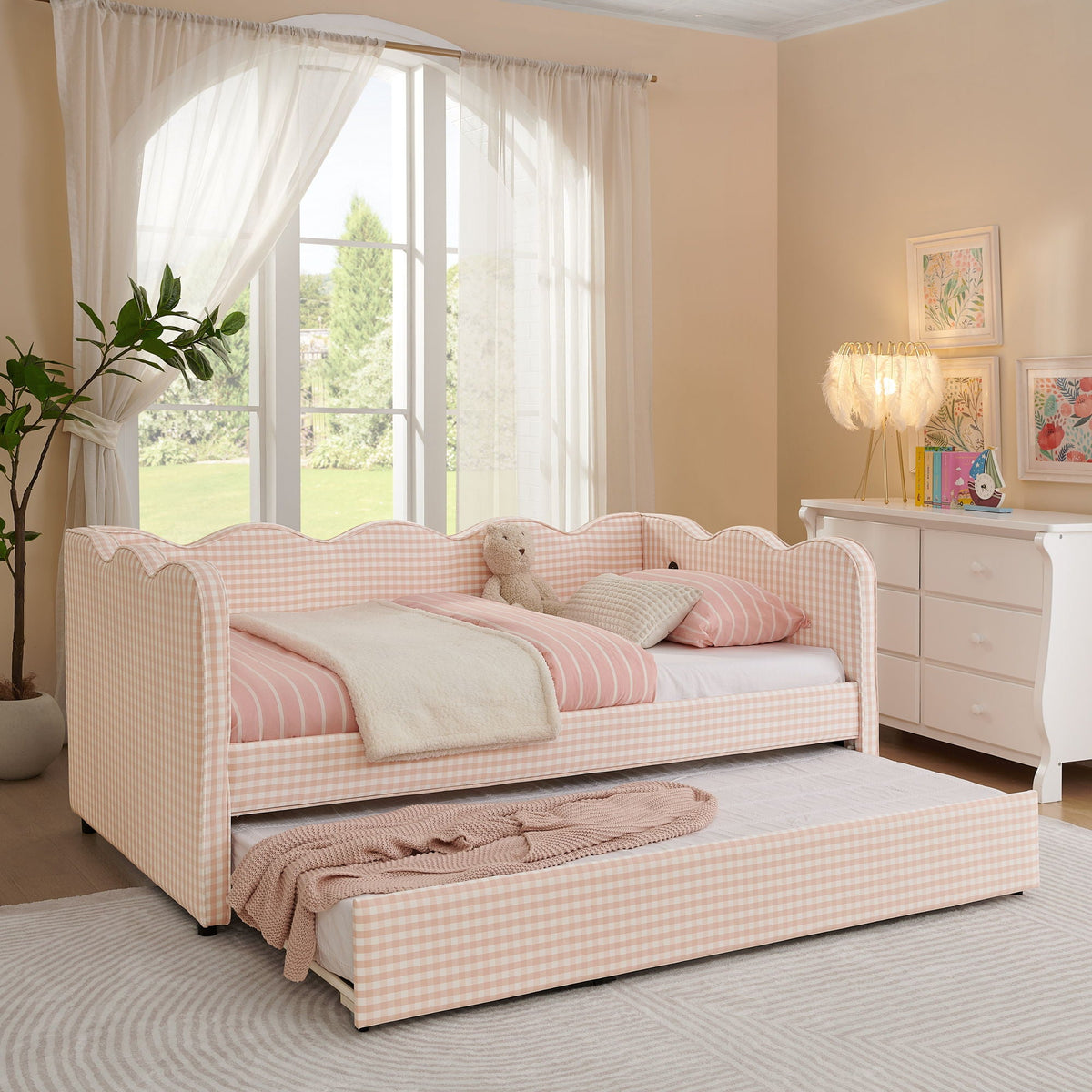 Gingham Wave Daybed And Usb Charging Port