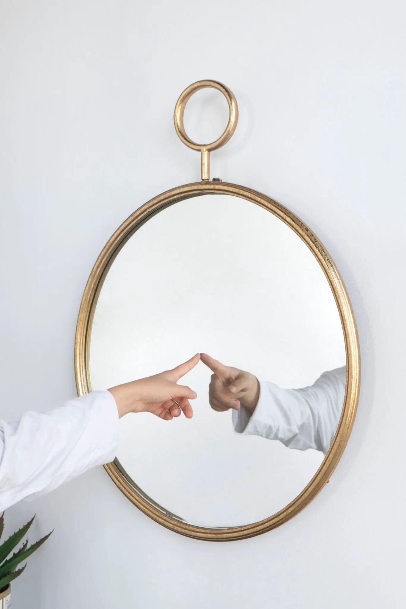 Circle Wall Mirror With Iron Frame Living Room