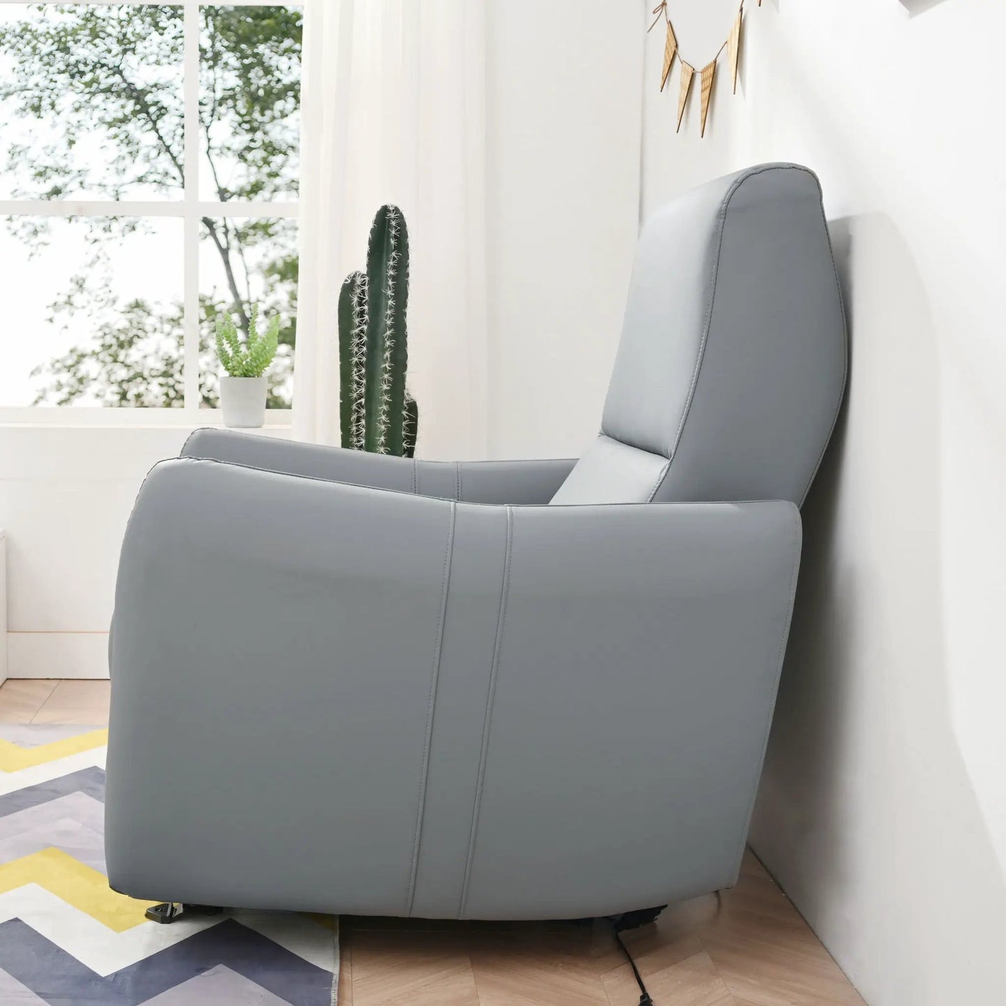 Wall Hugger Power Recliner Chair with USB Port
