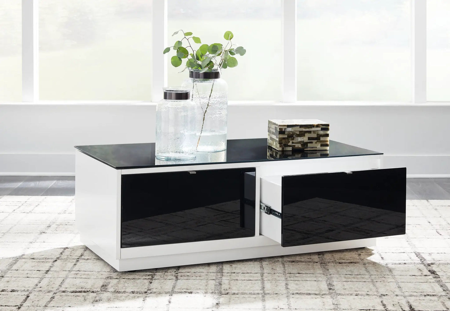 Gardoni Glass Coffee Table in White and Black
