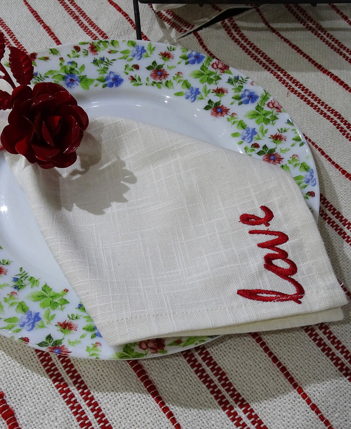 Vibhsa cotton napkins, 4 pcs, beige with red embroidery, 20x20 in on Tampa Home & Garden Store