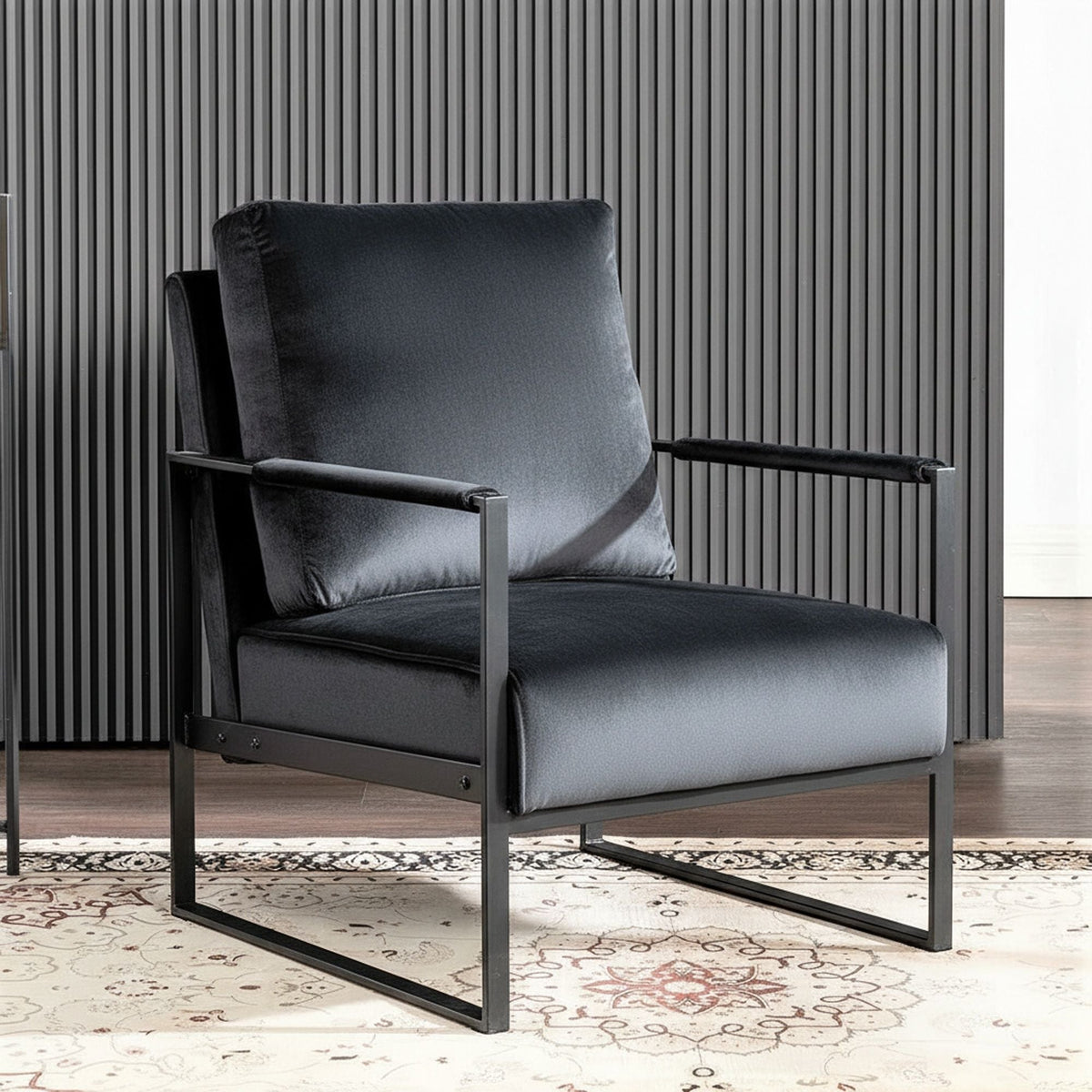 Mid Century Modern Chair With a Metal Frame