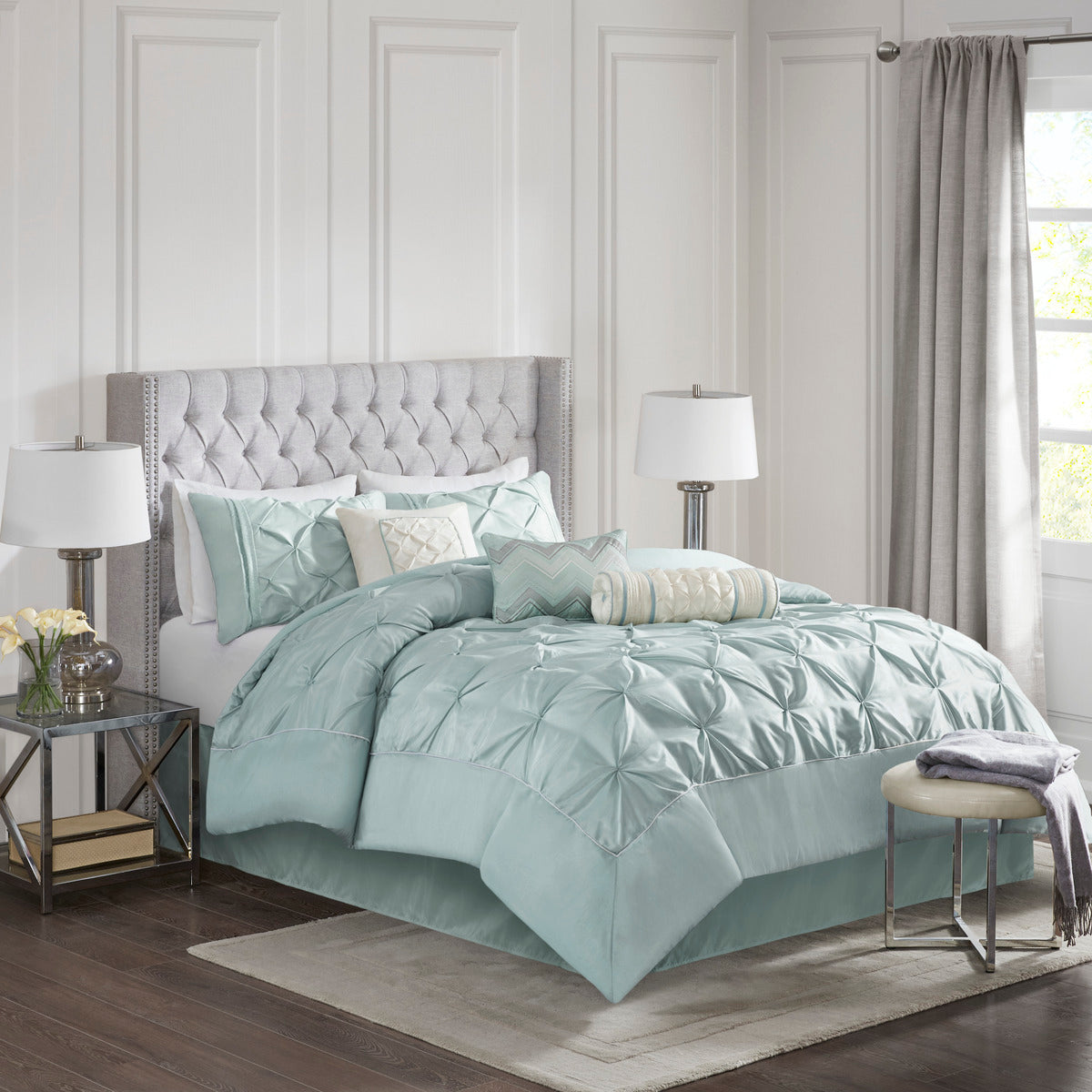 7 Piece Tufted Comforter Set in Seafoam King