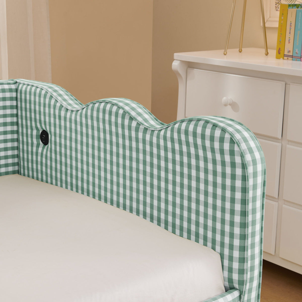 Gingham Wave Daybed And Usb Charging Port