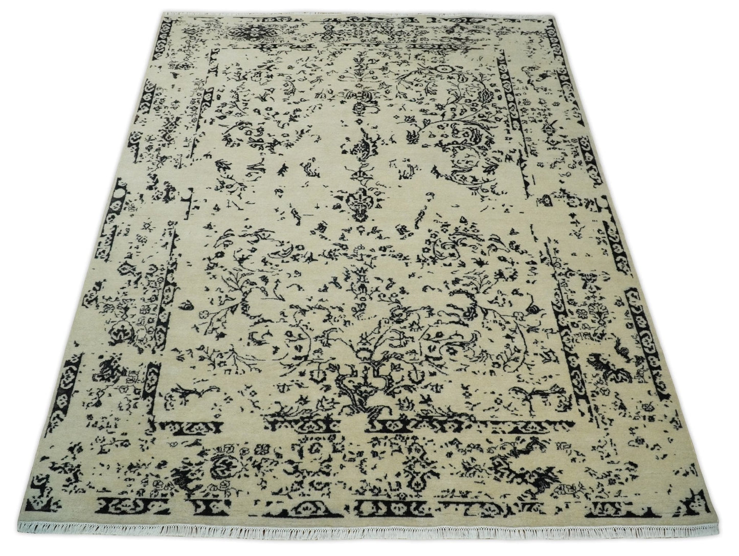 Alfombra persa antigua de lana, fina, anudada a mano, en beige y negro, 8x10 | AGR35