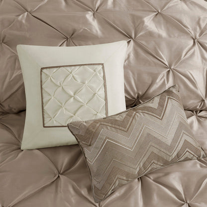 Elegant 7 Piece Tufted Comforter Set For A Queen