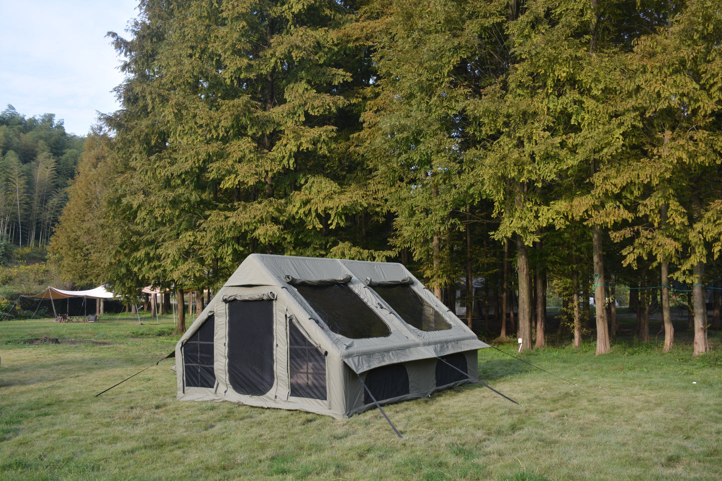 9.8 x 13ft Inflatable Camping Tent With Pump
