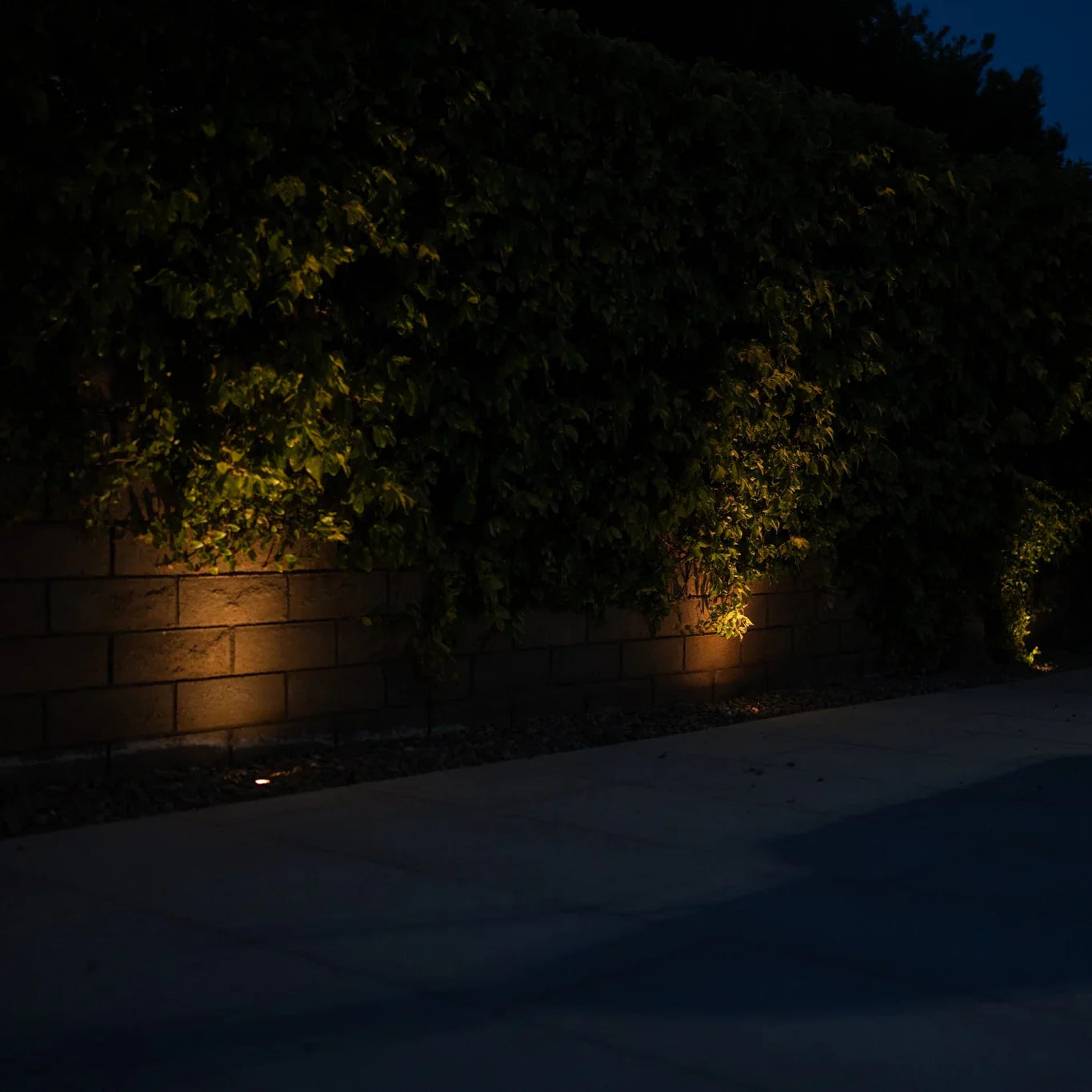 Lámpara de pozo enterrada de latón fundido negro Stelvio Iluminación paisajística de bajo voltaje