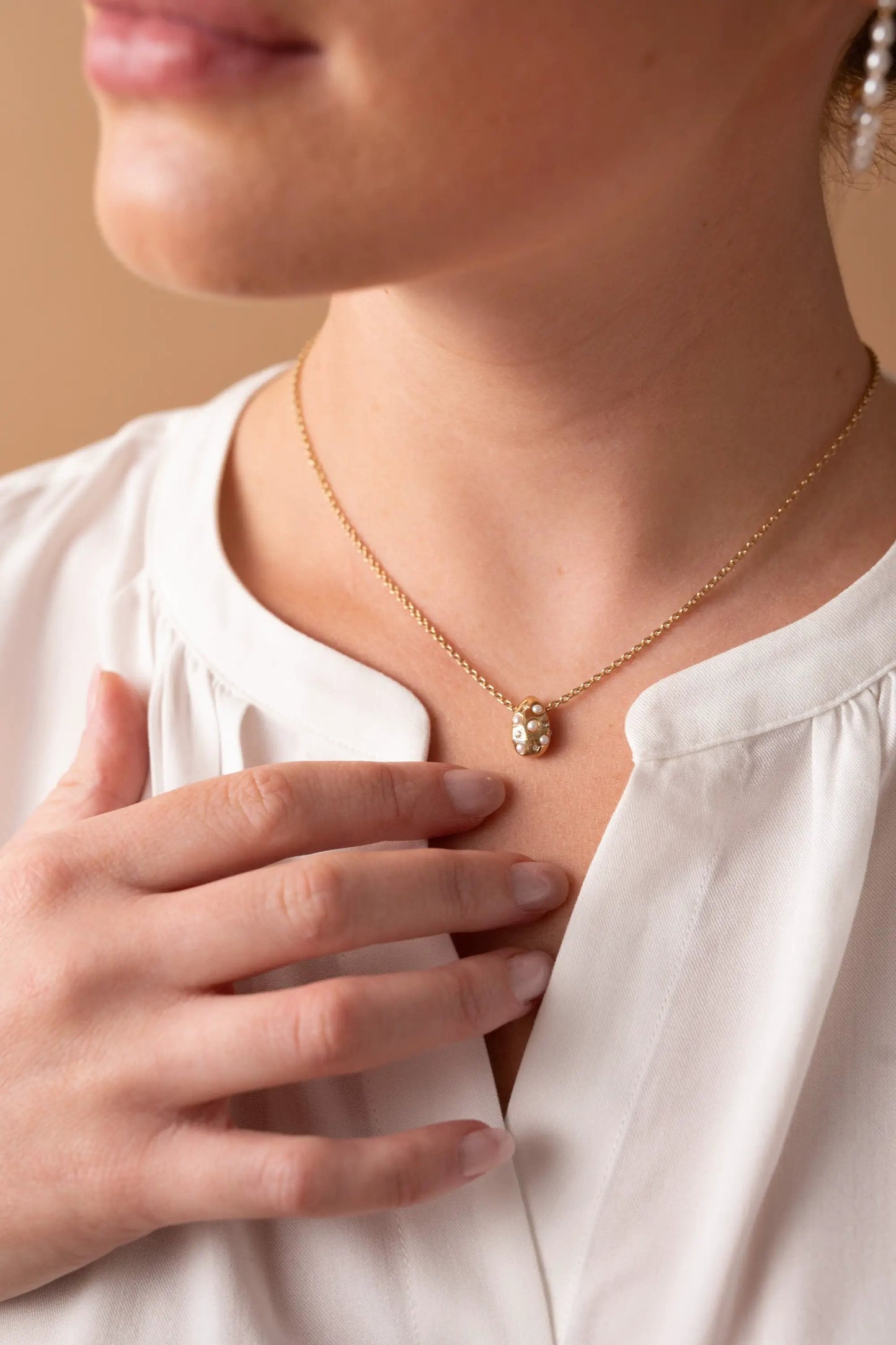 Pearl and Crystal Pendant Necklace with Starburst
