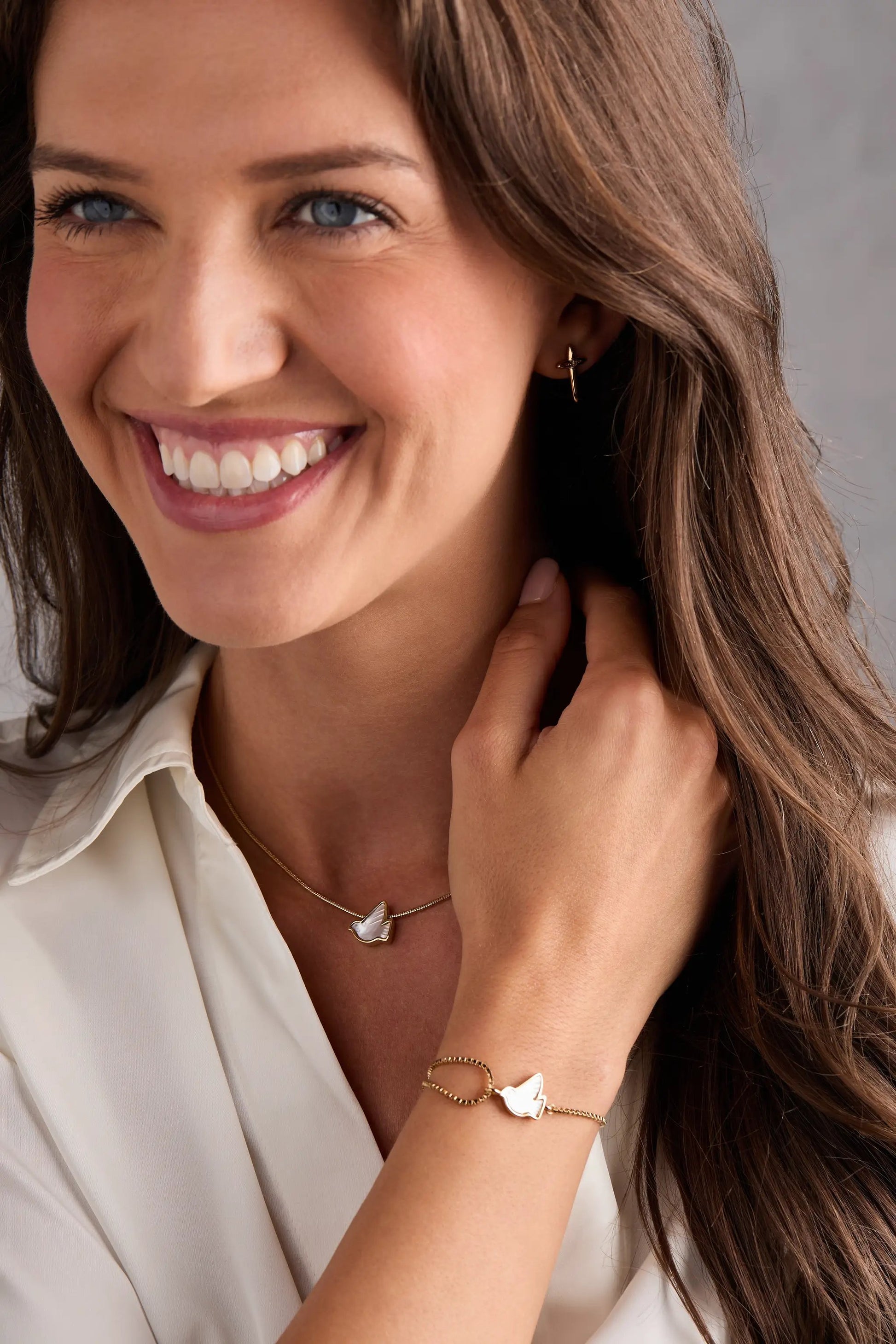 Bracelet Dove Peace Mother of Pearl Pull Chain by ALEX AND ANI, gold-tone with shell charm on Tampa Home & Garden Store