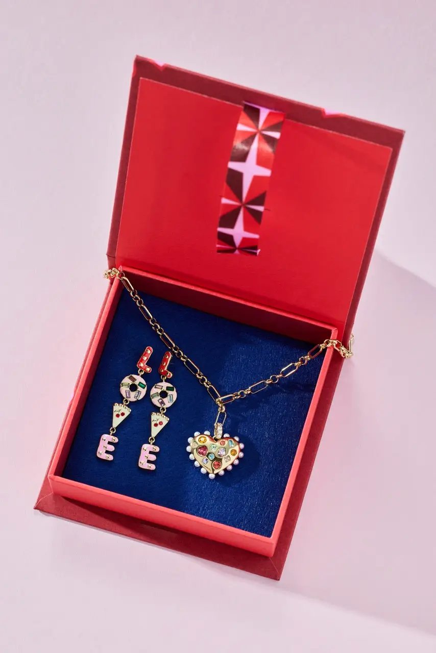 Love Bow Gift Box for Sweet Moments and Joy