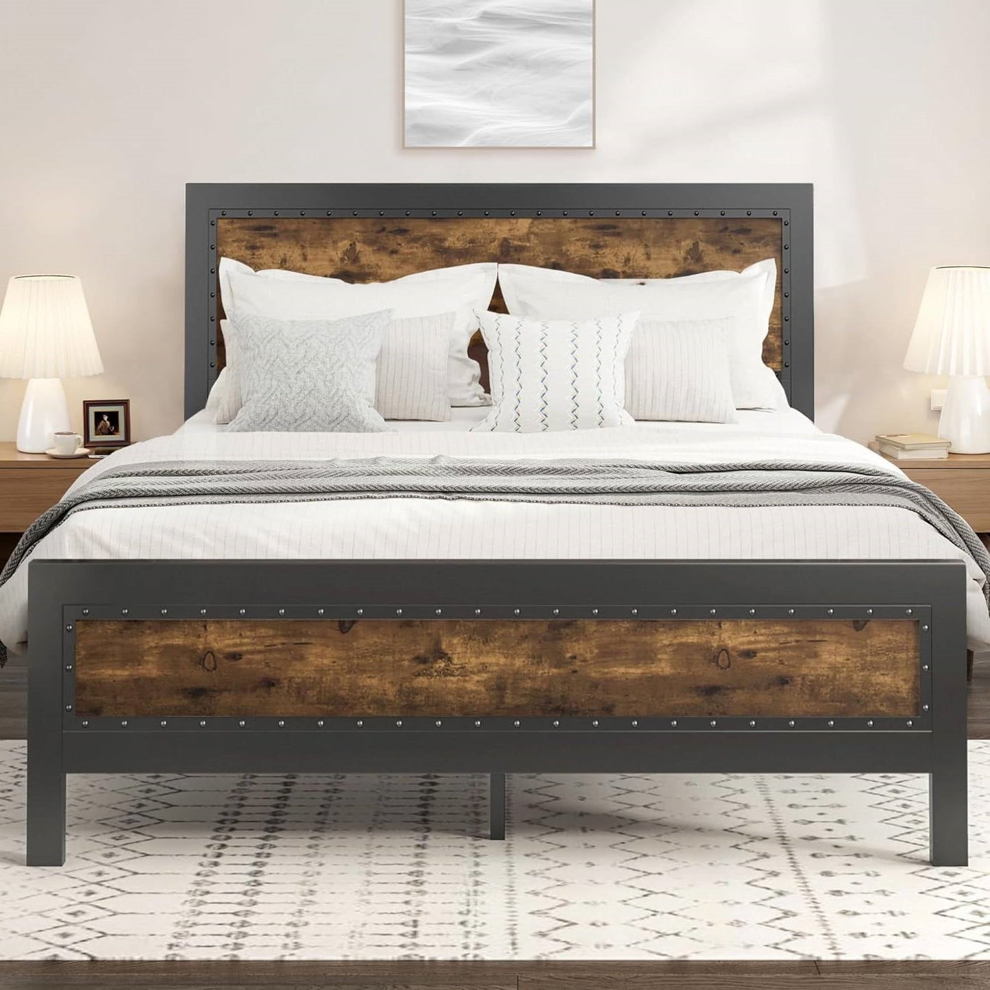Estructura de cama Queen Industrial Rivet con cabecero en acabado de madera rústica