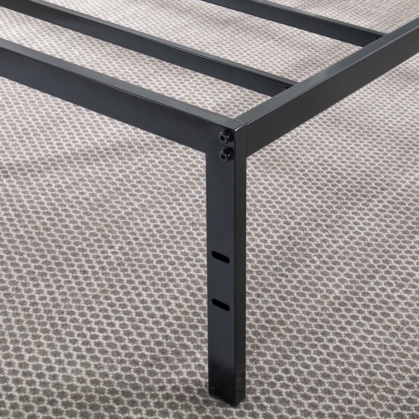 Marco de cama de plataforma de metal negro resistente tamaño Queen con anclajes para cabecera