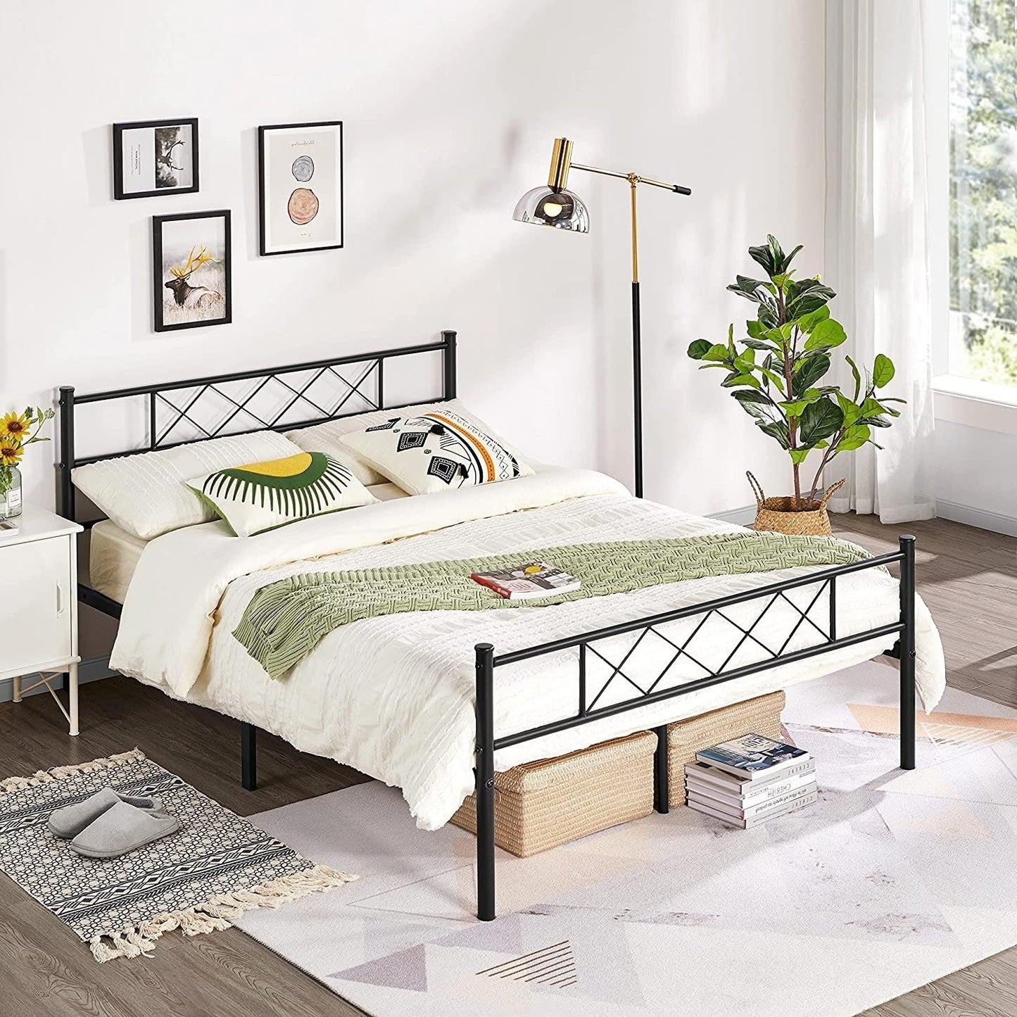 Cama de plataforma de metal tradicional con recubrimiento de polvo y listones, tamaño matrimonial