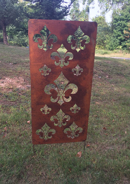 Privacy panel metal wall art with fleur-de-lis cutouts in rust by Rustica Ornamentals on Tampa Home & Garden Store