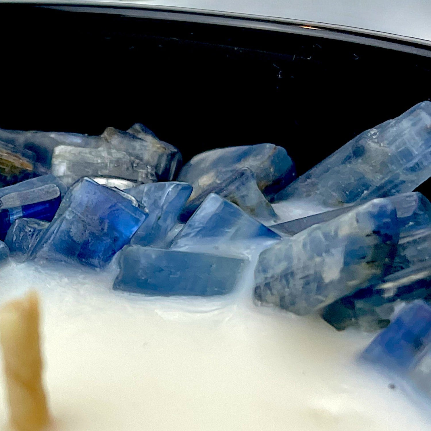 Amber Tides Crystal Candle with Kyanite | Coconut-Soy Wax Candle, 9oz - Tampa Home & Garden Store