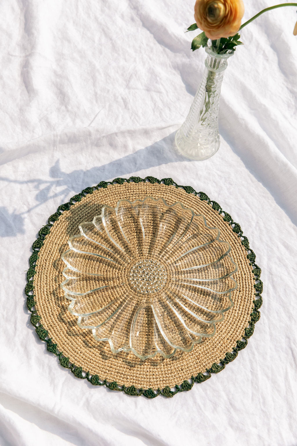 Aura Green edge placemat, Woven raffia tabletop - Tampa Home & Garden Store