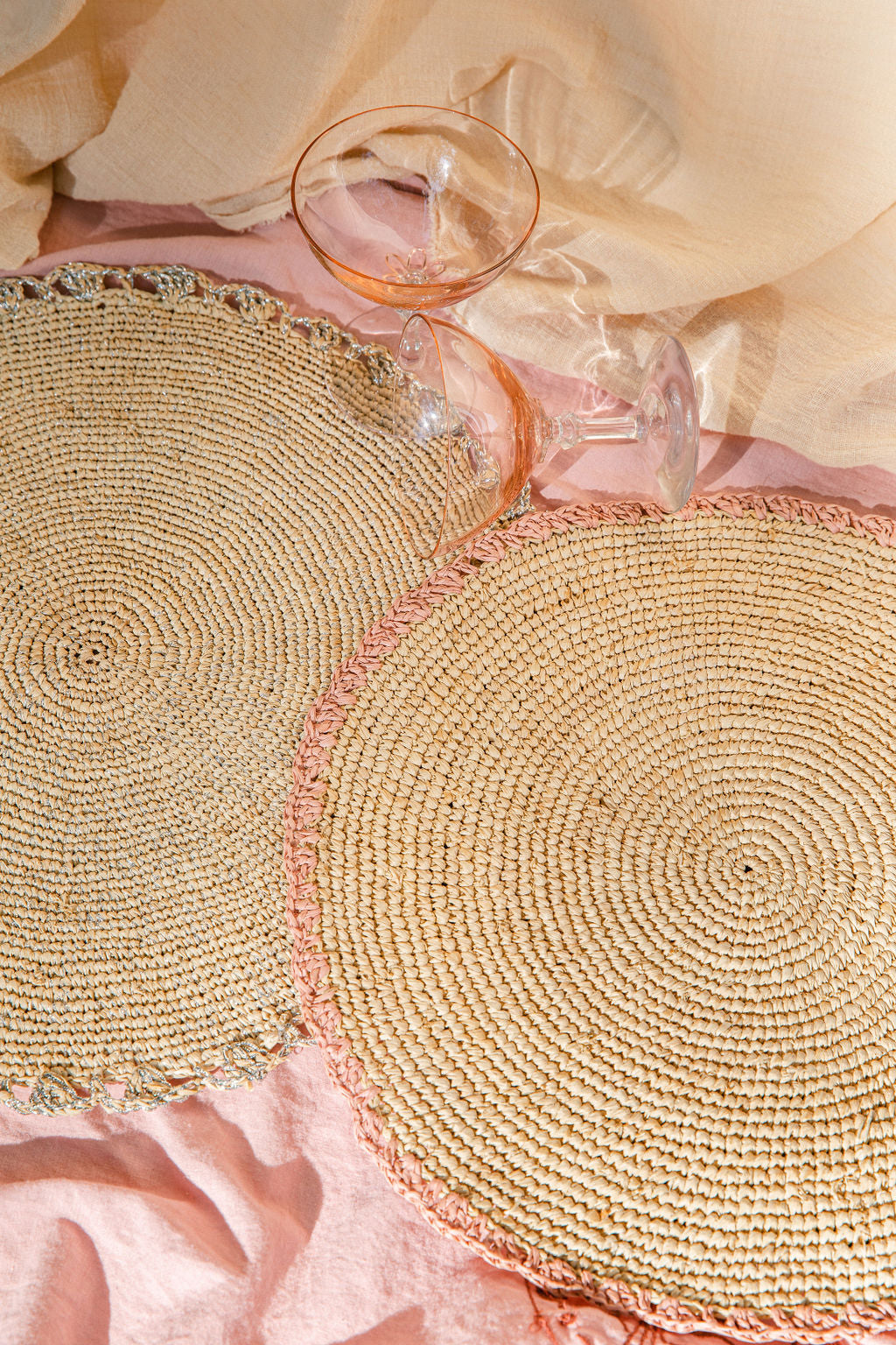 Aura Pink edge placemat, Woven raffia tabletop - Tampa Home & Garden Store