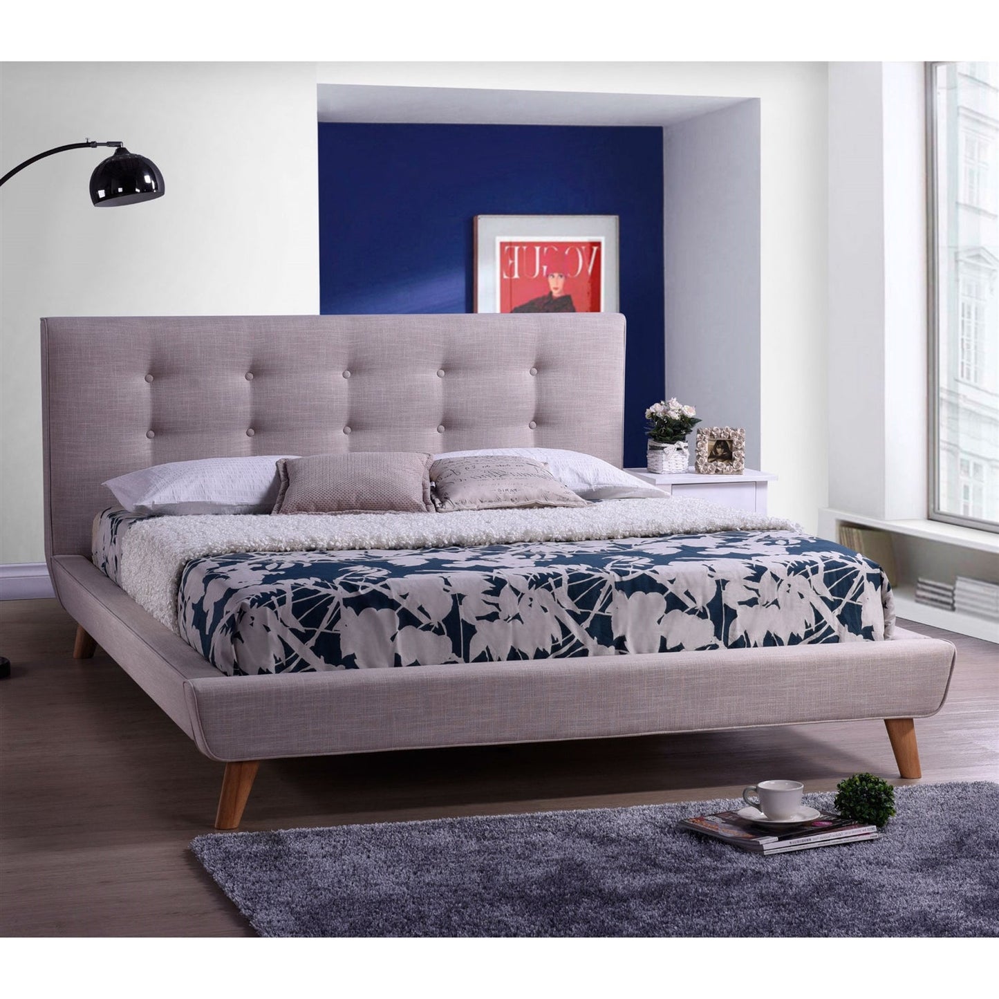 Cama de plataforma tapizada de lino beige de tamaño completo con cabecero capitoné
