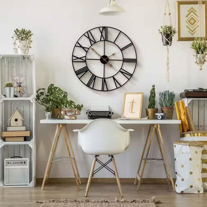 Reloj de Pared Redondo de Metal Negro de 24 Pulgadas con Números Romanos y Manecillas Doradas