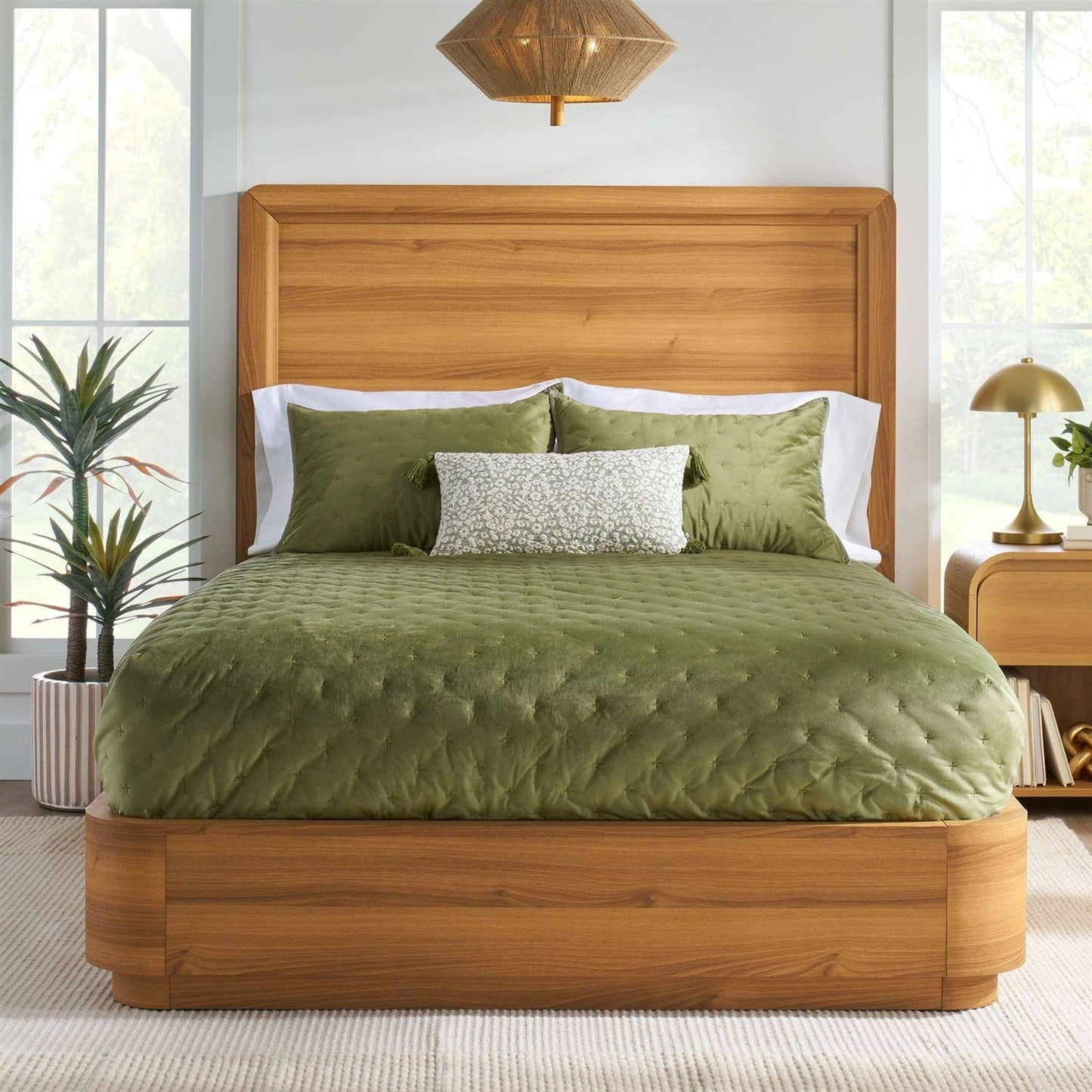 Marco de cama plataforma de madera moderna Queen con esquinas redondeadas y cabecero