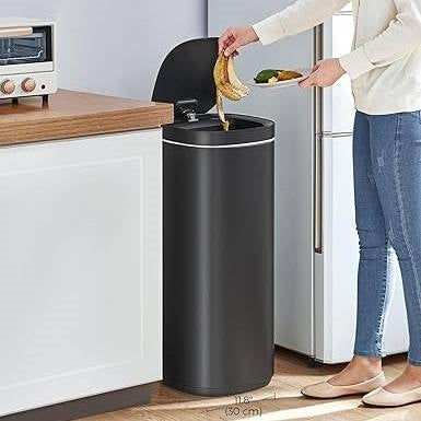 Bote de basura de 13 galones de acero inoxidable negro con sensor de movimiento y botón de ozono