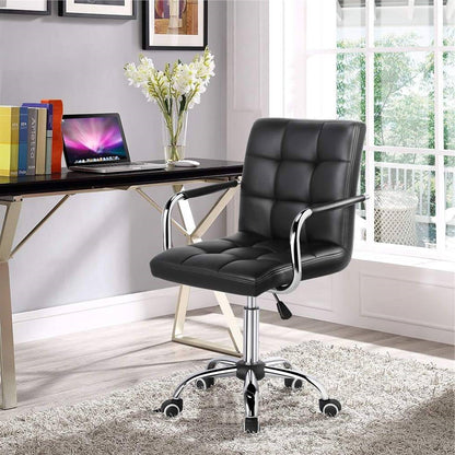 Silla de oficina moderna de respaldo medio en piel sintética negra con reposabrazos extraíbles