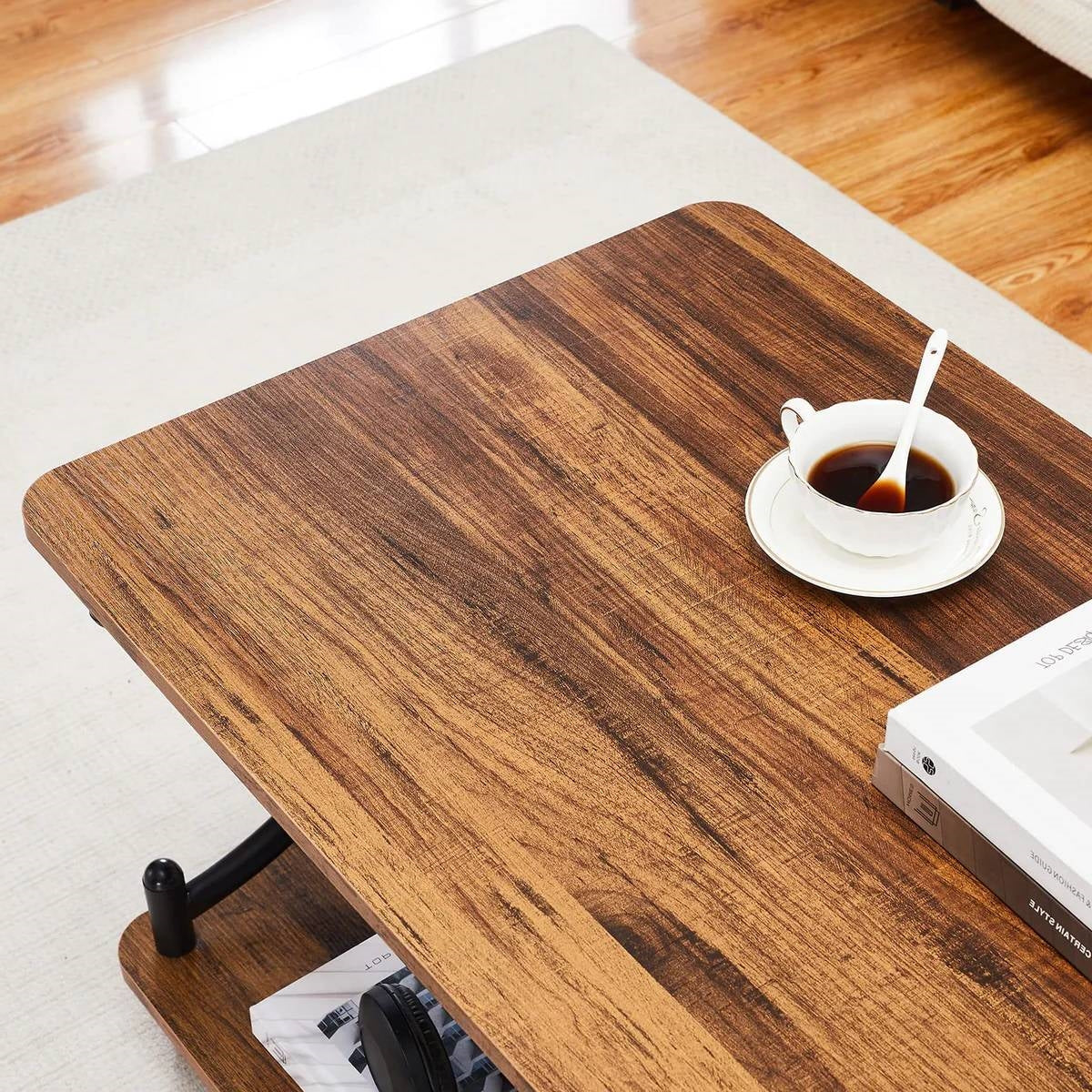 Mesa de centro moderna industrial de metal negro y madera marrón con estante de almacenamiento inferior